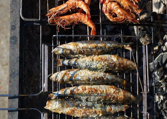 Roast garlic prawns and sardines